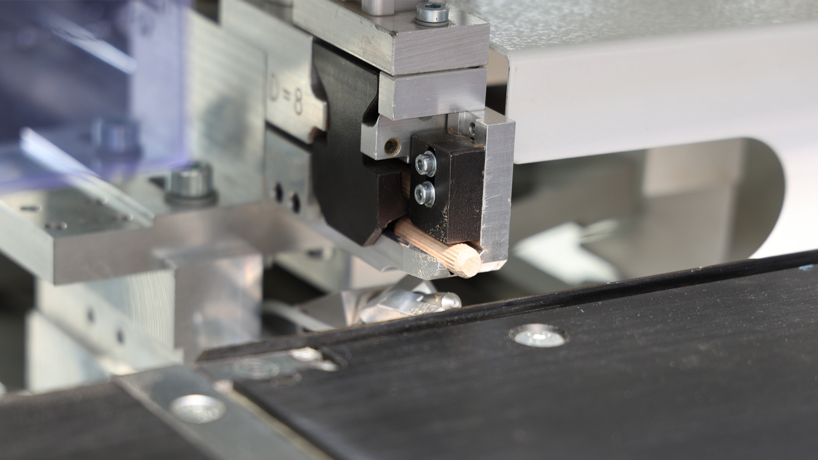 High-speed doweling unit for horizontal doweling.