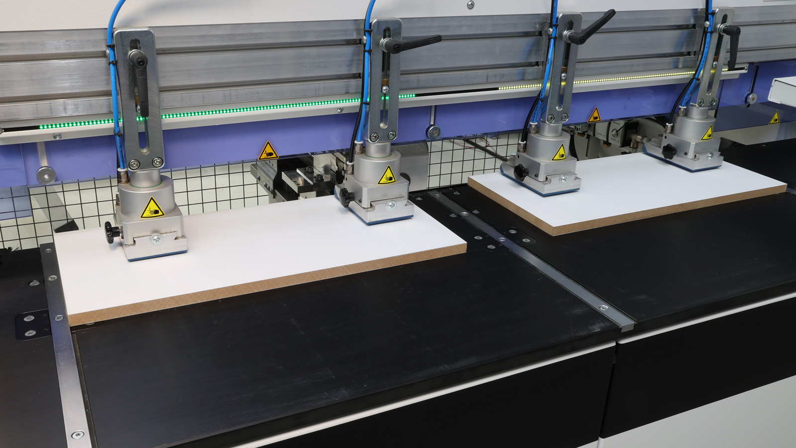 Process up to four pieces at once with Intelliguide LED operator guidance system.